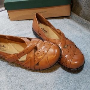 Clarks Bendables Flats Cognac/Brown 7.5